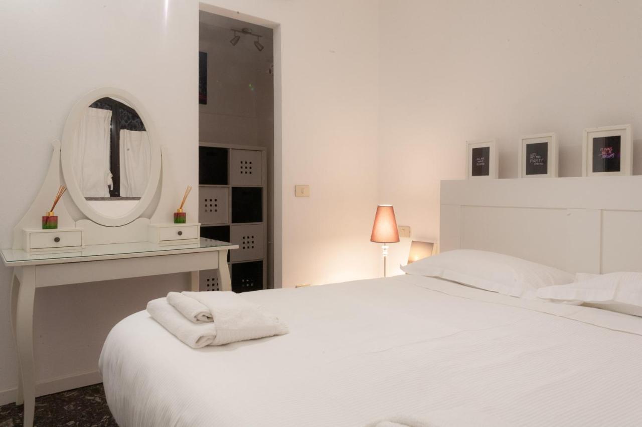Bnbutler - Vigevano, 13 - A Due Passi Dalla Darsena Apartment มิลาน ภายนอก รูปภาพ